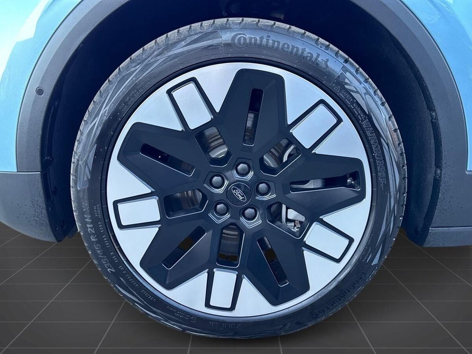 Ford Explorer 79 Premium Extended Range 5d