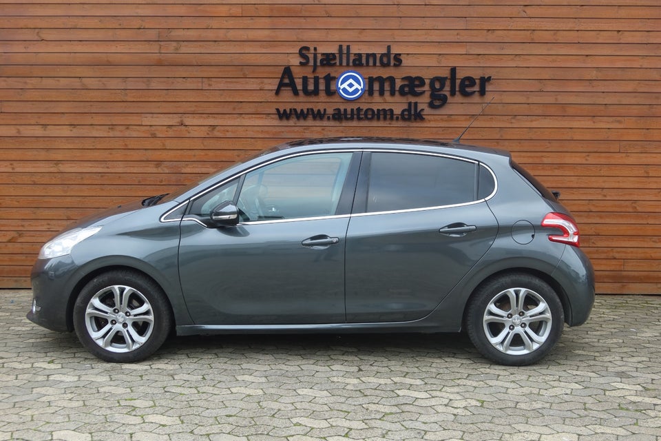 Peugeot 208 1,2 VTi Allure Sky 5d