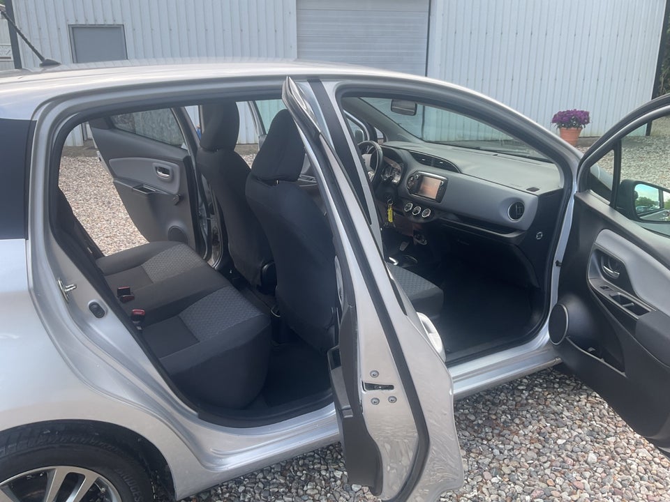 Toyota Yaris 1,3 VVT-i T2 Limited 5d