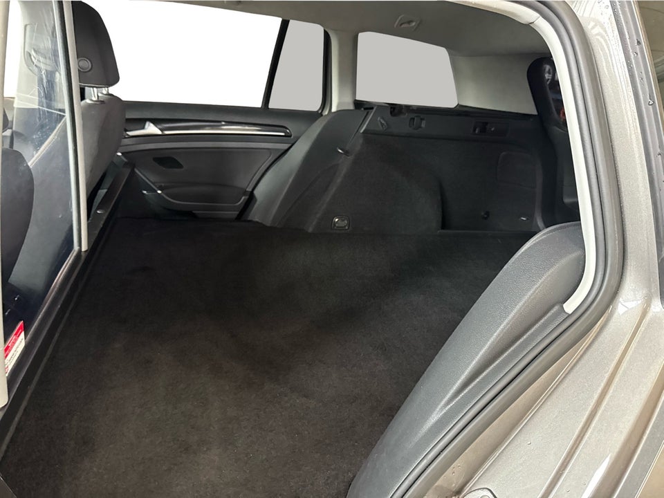 VW Golf VII 1,6 TDi 105 Comfortline Variant BMT Van 5d