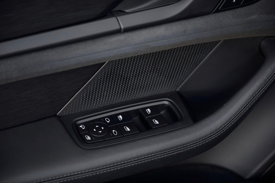 Porsche Taycan GTS Performance+  4d