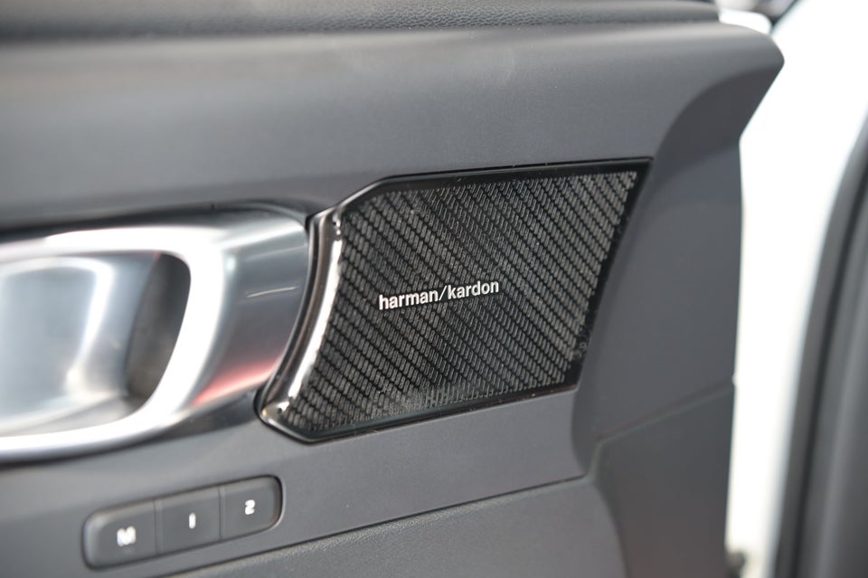 Volvo XC40 2,0 D4 190 R-Design aut. AWD 5d