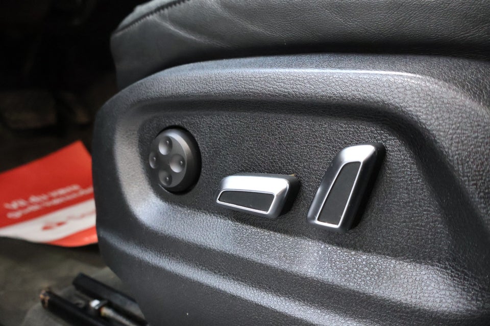 Audi Q5 3,0 TDi 245 S-line quattro S-tr. 5d