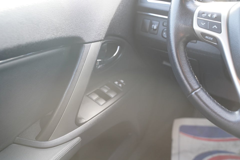 Toyota Avensis 1,8 VVT-i T2 Premium stc. 5d