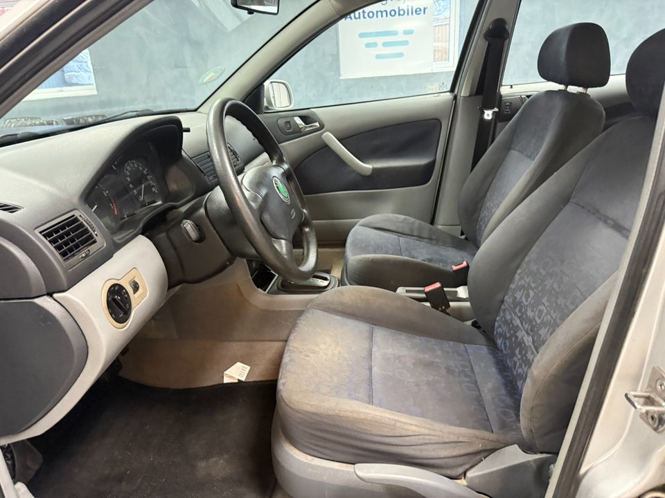 Skoda Octavia 1,6 LX Combi aut. 5d