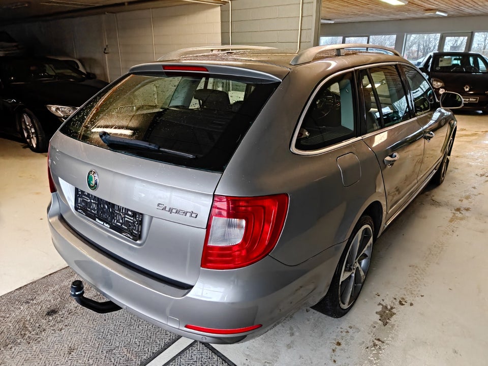 Skoda Superb 1,8 TSi 160 Elegance Combi 5d