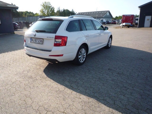 Skoda Octavia 1,4 TSi 140 Elegance Combi 5d