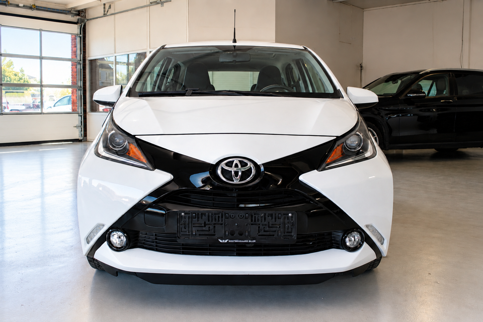 Toyota Aygo 1,0 VVT-i x-wave Sky 5d