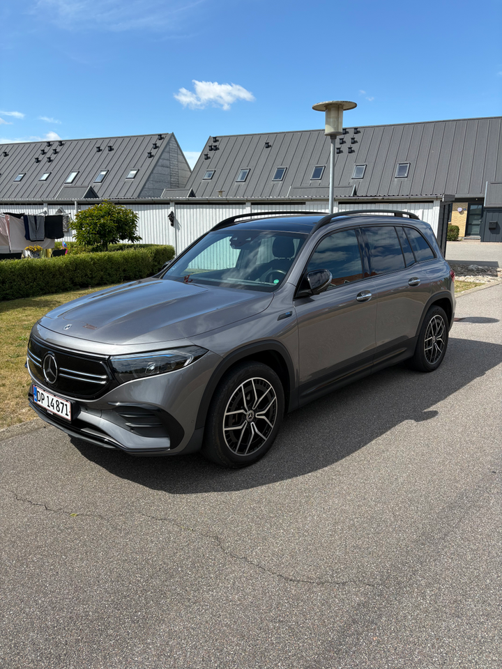 Mercedes EQB300 AMG Line 4Matic 5d