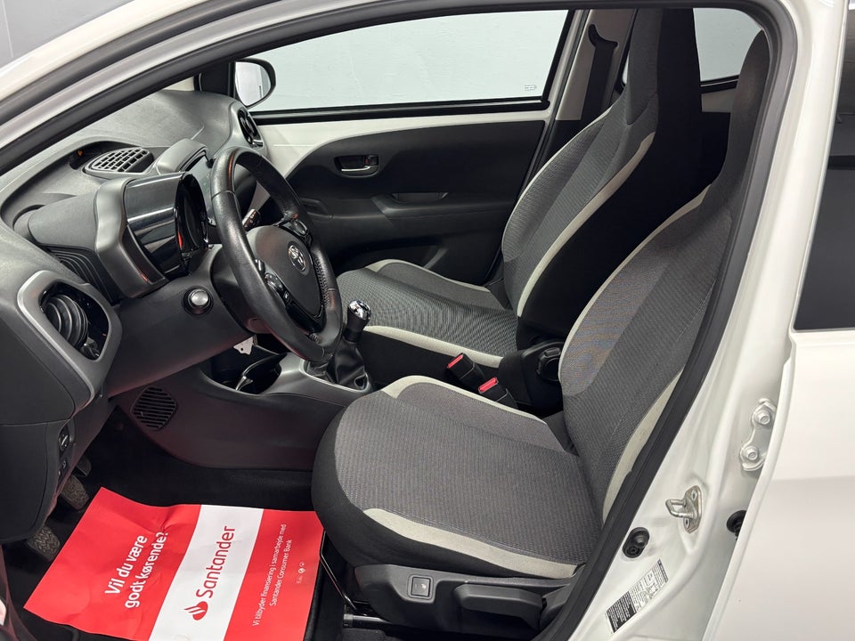 Toyota Aygo 1,0 VVT-i x-press 5d