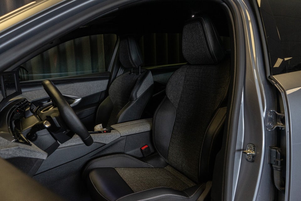 Peugeot e-5008 77 Allure 7prs 5d