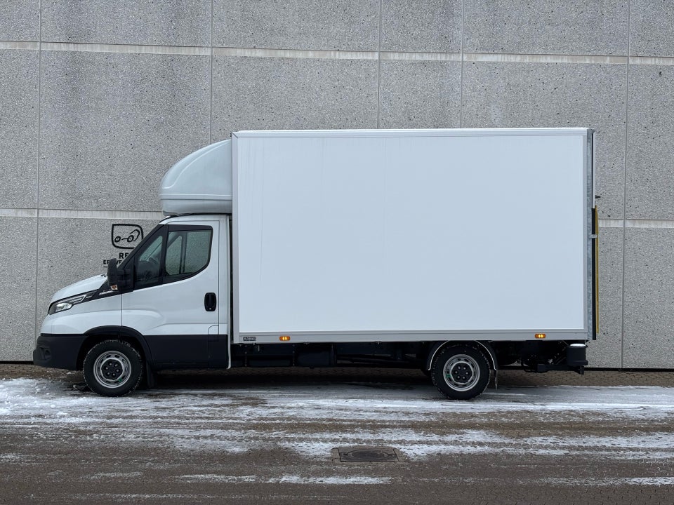 Iveco Daily 3,0 35S18 4100mm Box m/lift AG8