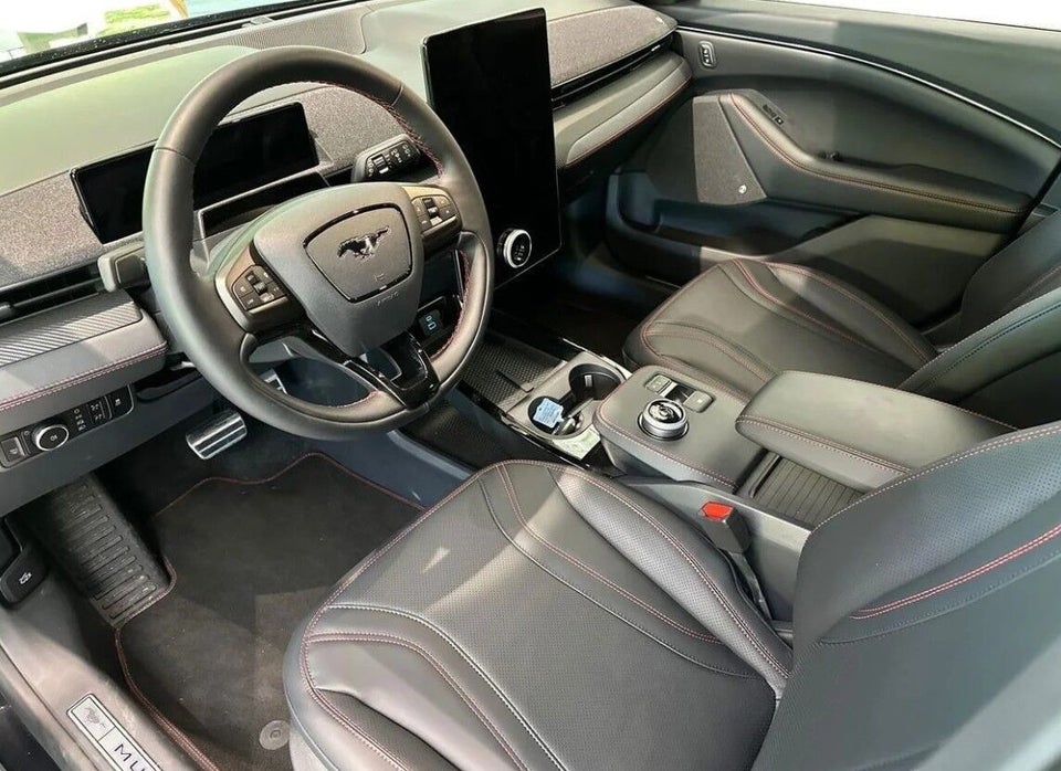 Ford Mustang Mach-E 73 Premium Standard Range AWD 5d