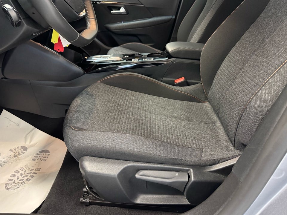 Peugeot e-208 50 Style 5d