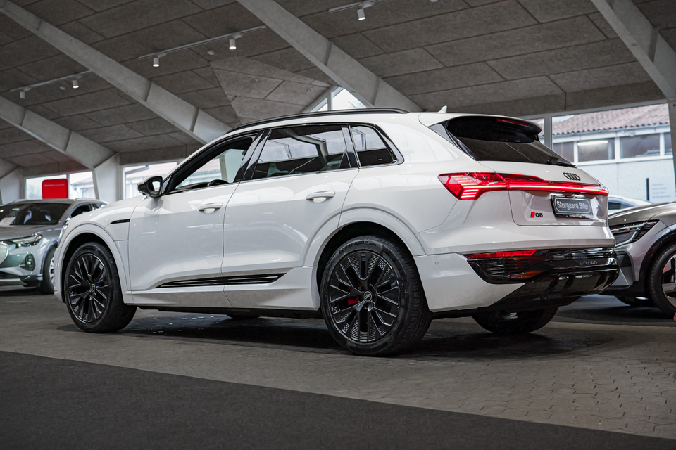 Audi Q8 e-tron 55 S-line quattro 5d