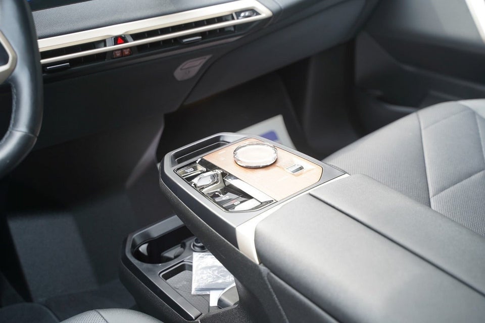 BMW iX xDrive40 Fully Charged Sport 5d