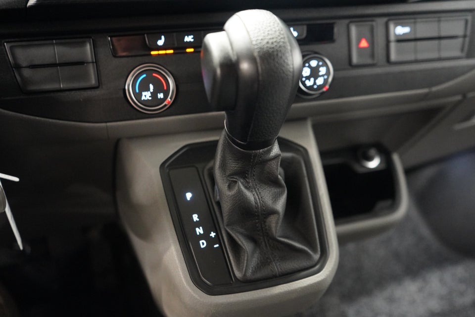 VW Transporter 2,0 TDi 150 Kassevogn DSG lang