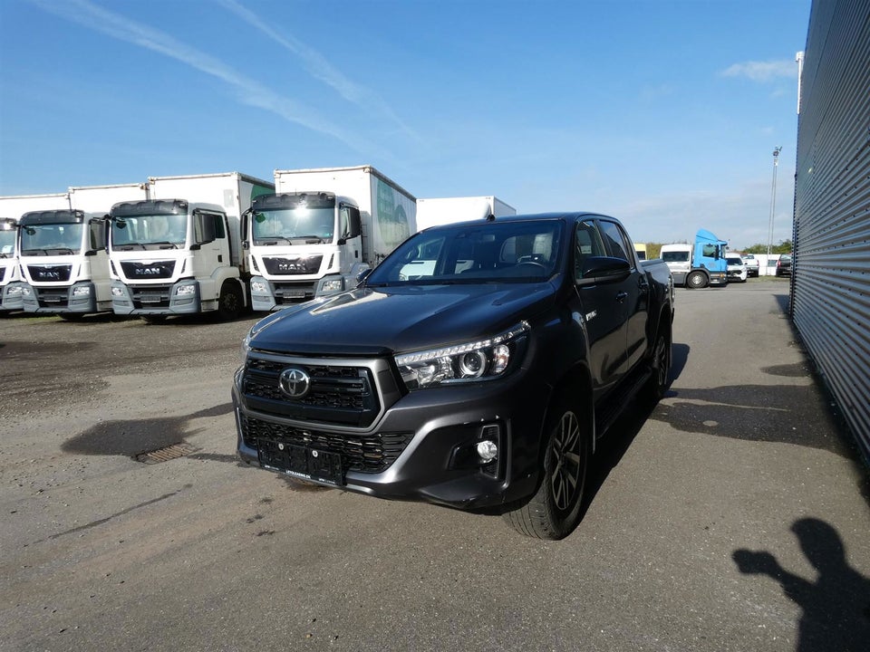 Toyota HiLux 2,4 D-4D Black Edition aut. 4x4 4d