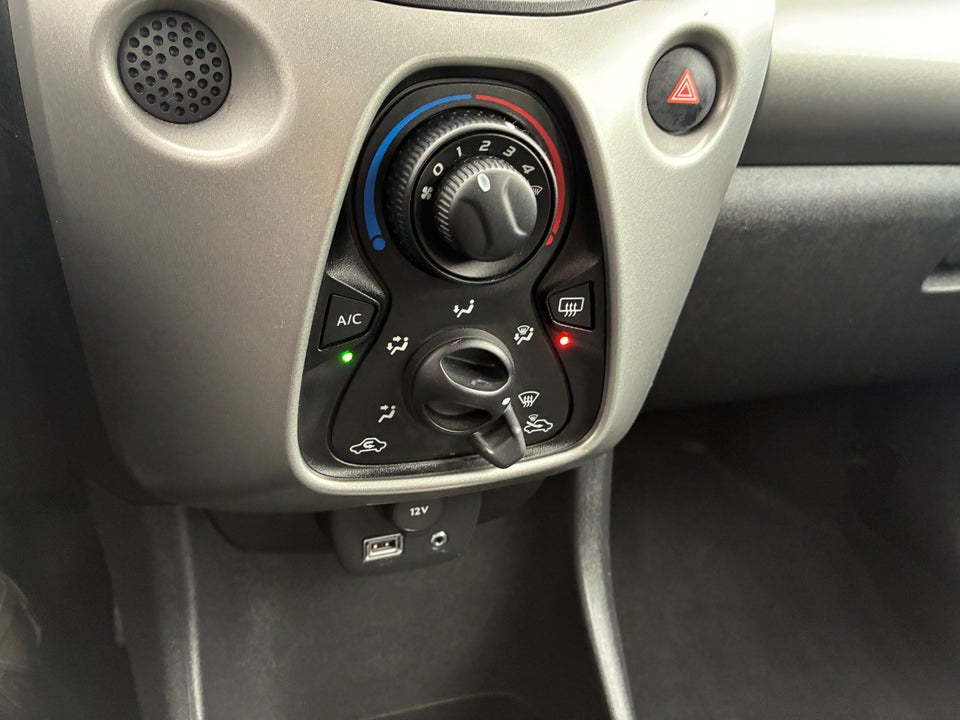 Toyota Aygo 1,0 VVT-i x-play 5d