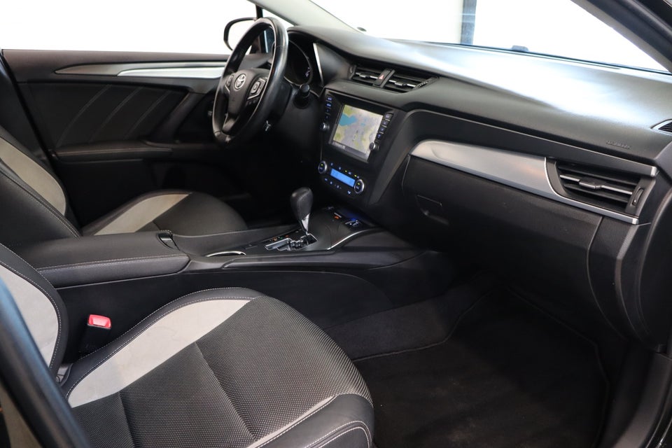 Toyota Avensis 1,8 VVT-i T2 Selected Touring Sports MDS 5d