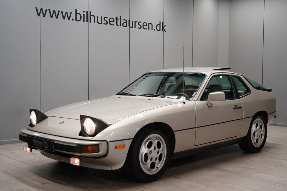 Porsche 924 2,5 S 3d