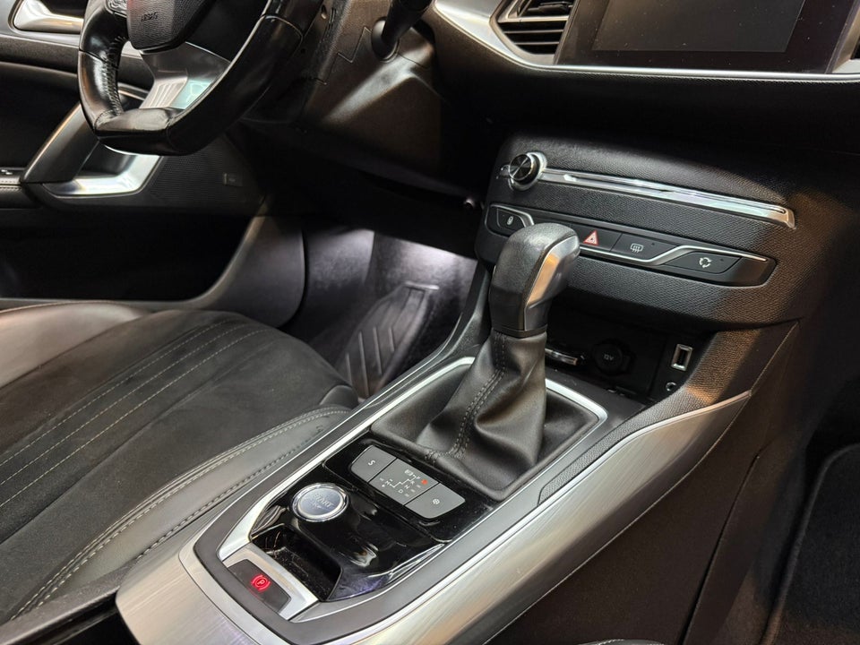 Peugeot 308 1,6 BlueHDi 120 Allure Sky SW EAT6 5d