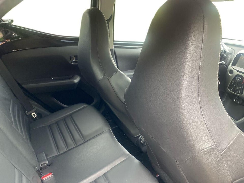 Toyota Aygo 1,0 VVT-i x-black 5d