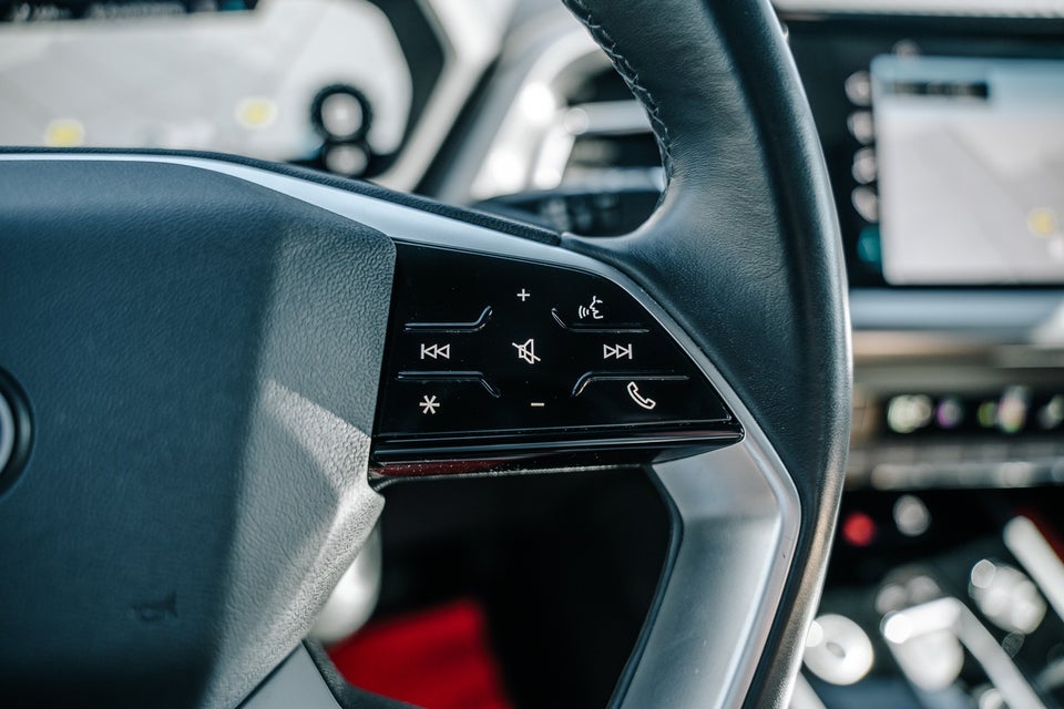 Audi Q4 e-tron 40 S-line 5d