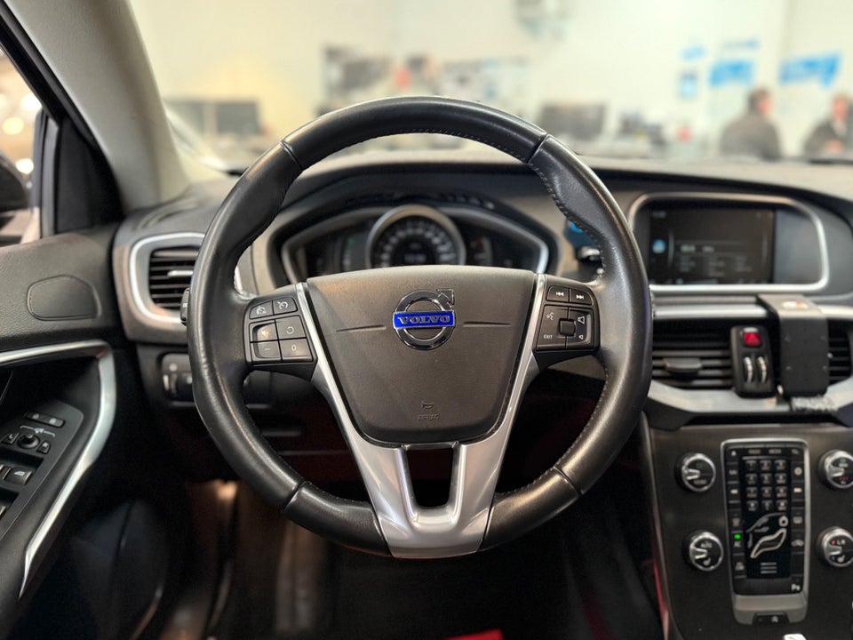 Volvo V40 2,0 D2 120 Momentum Eco 5d