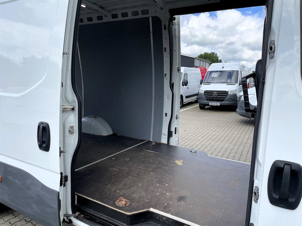 Iveco Daily 2,3 35S16 16m³ Van