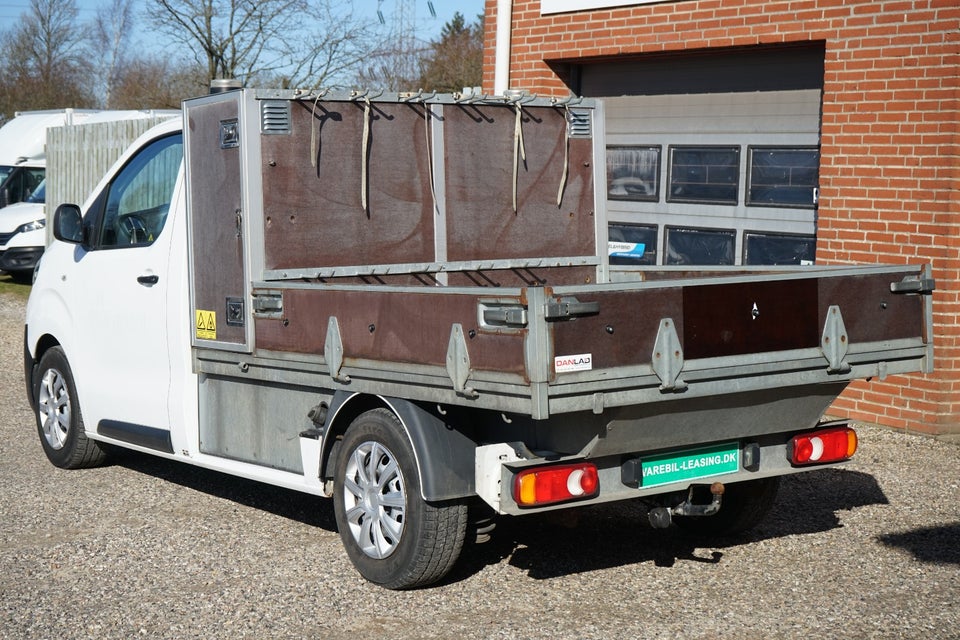 Toyota ProAce 2,0 D 120 Medium Base++ Chassis 2d