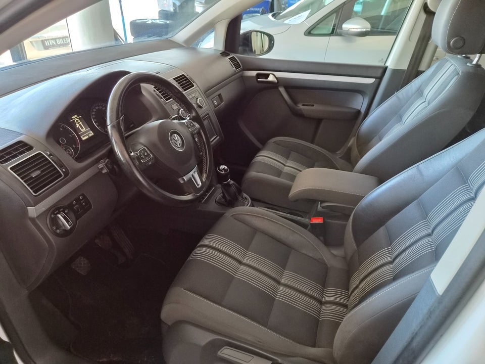 VW Touran 1,6 TDi 105 Match BMT 7prs 5d