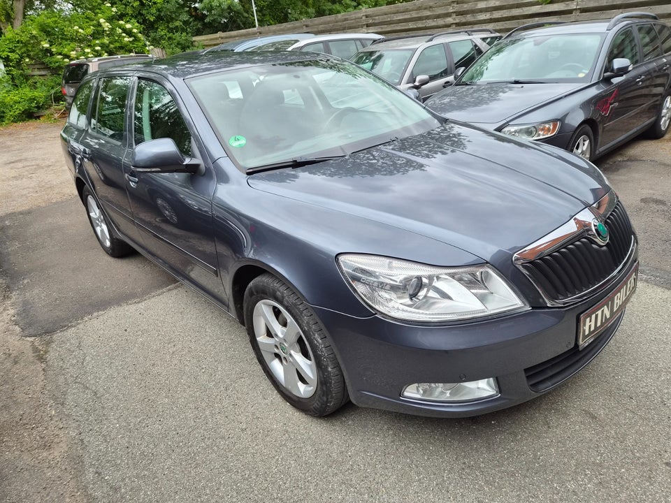 Skoda Octavia 1,6 TDi 105 Ambiente Combi 5d