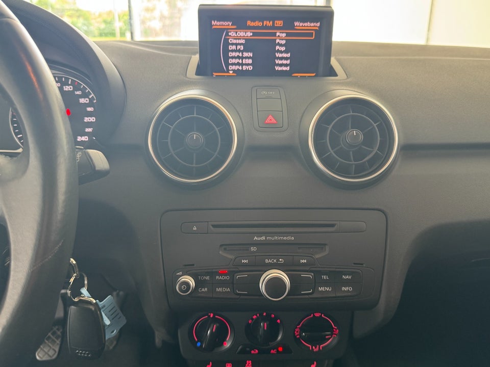 Audi A1 1,4 TFSi 122 Attraction Sportback 5d
