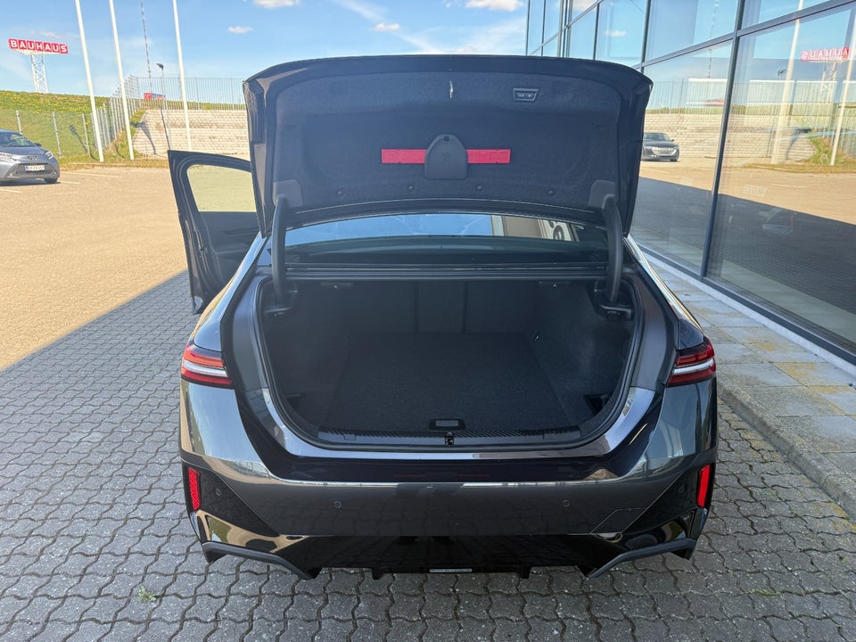 BMW i5 eDrive40 Fully Charged M-Sport 4d