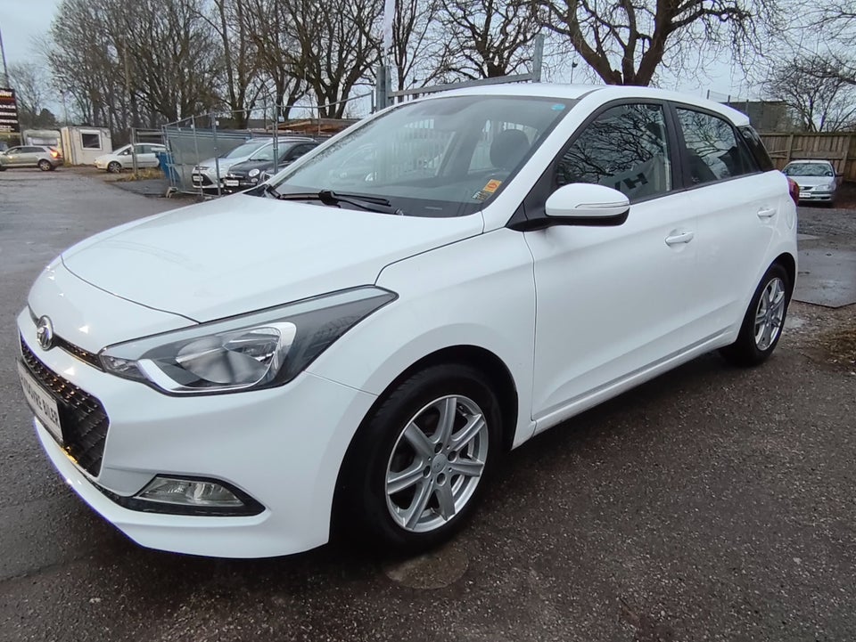Hyundai i20 1,25 Passion 5d