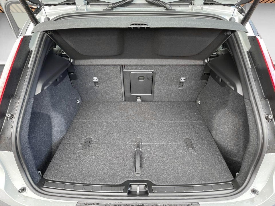 Volvo EX40 Extended Range Black Edition Excess 5d