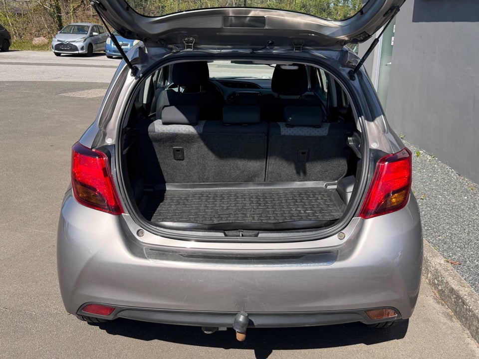 Toyota Yaris 1,3 VVT-i Lounge Edition 5d