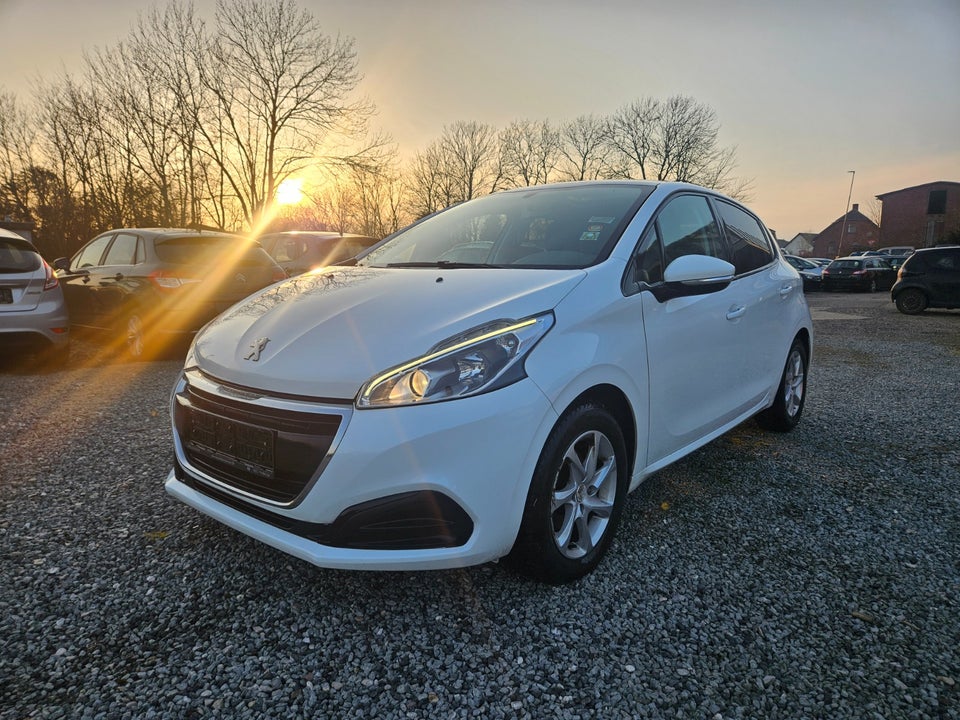 Peugeot 208 1,2 VTi 82 Allure Sky 5d