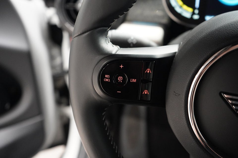 MINI Cooper SE Electric Trim 3d