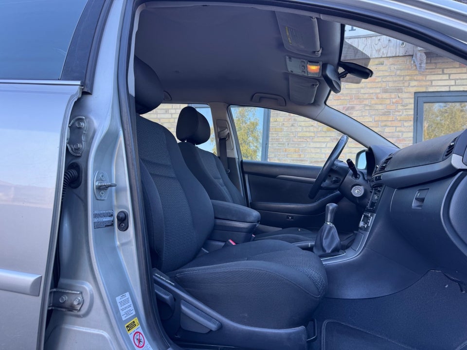 Toyota Avensis 2,0 Sol stc. 5d