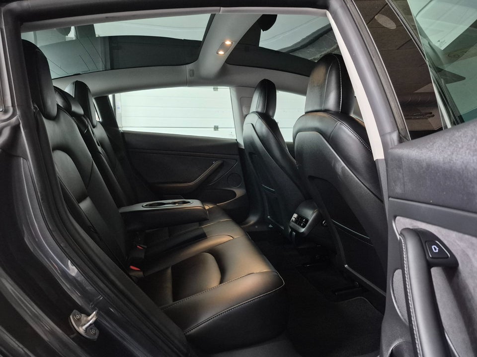 Tesla Model 3 Standard Range+ RWD 4d