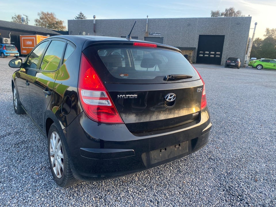 Hyundai i30 1,6 CRDi 90 Classic 5d