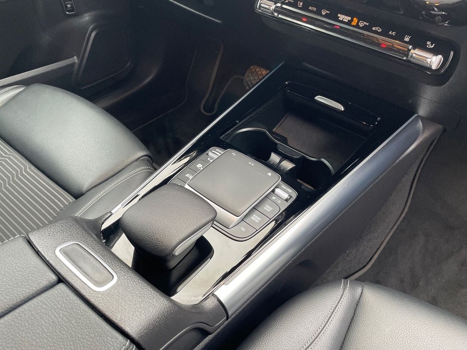 Mercedes EQA300 4Matic 5d