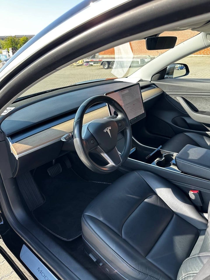 Tesla Model 3 Long Range AWD 4d