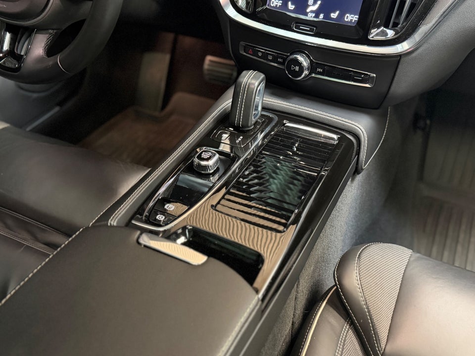 Volvo V60 2,0 T6 ReCharge R-Design aut. AWD 5d