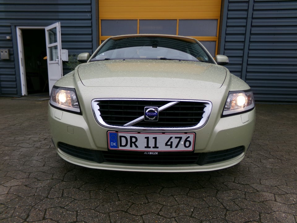 Volvo S40 1,8 Momentum 4d