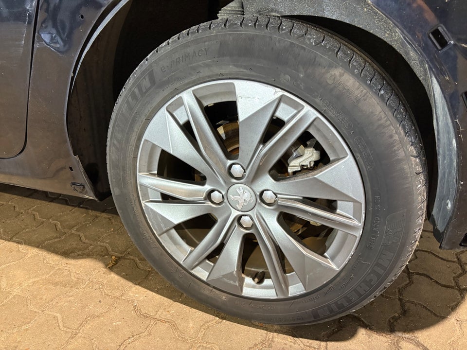 Peugeot e-208 50 Allure 5d