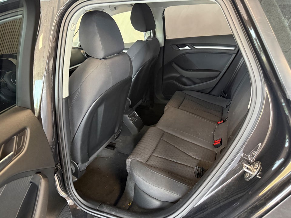 Audi A3 1,4 TFSi 140 Ambiente Sportback 5d