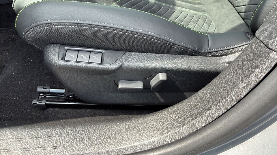 Peugeot e-208 54 GT Pack 5d